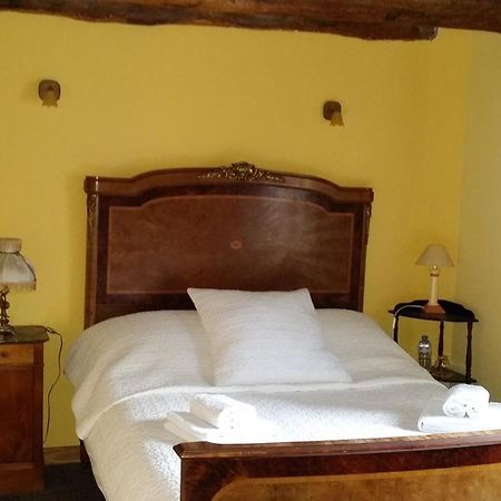 Les Trois Cheminees Chambres D'Hotes Livarot-Pays-d'Auge ภายนอก รูปภาพ