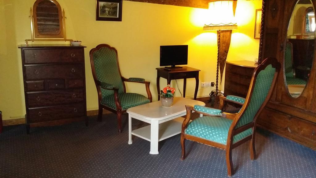 Les Trois Cheminees Chambres D'Hotes Livarot-Pays-d'Auge ภายนอก รูปภาพ
